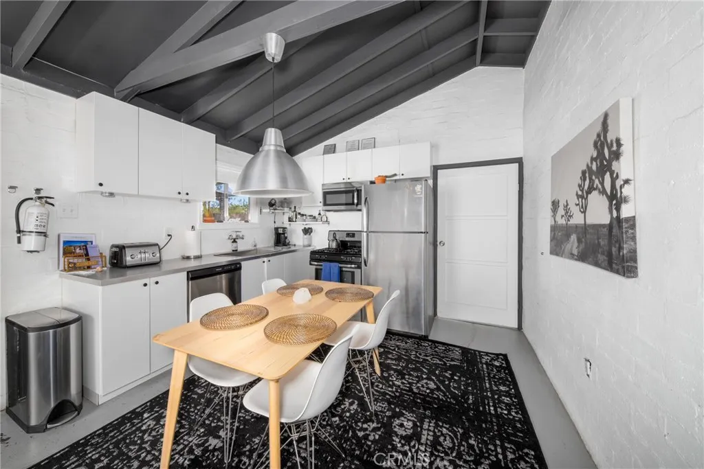 6443 Valley View Street, Joshua Tree, California 92252 home-pic-8