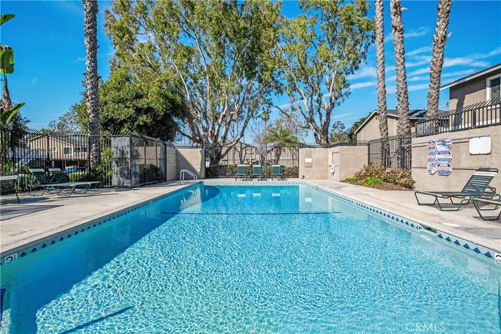 8415 Benjamin Drive, Huntington Beach, California 92647 home-pic-18