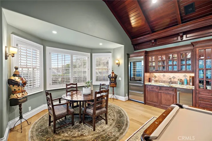 Great Room with Vaulted Ceilings