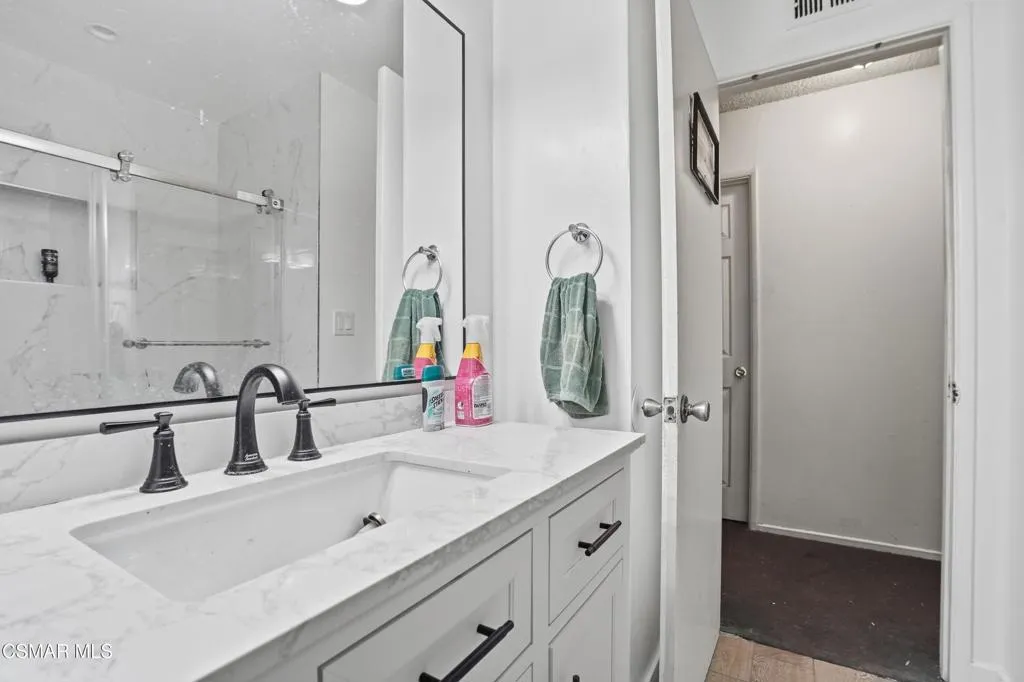 13676 Shablow Avenue, Sylmar, California 91342 home-pic-1