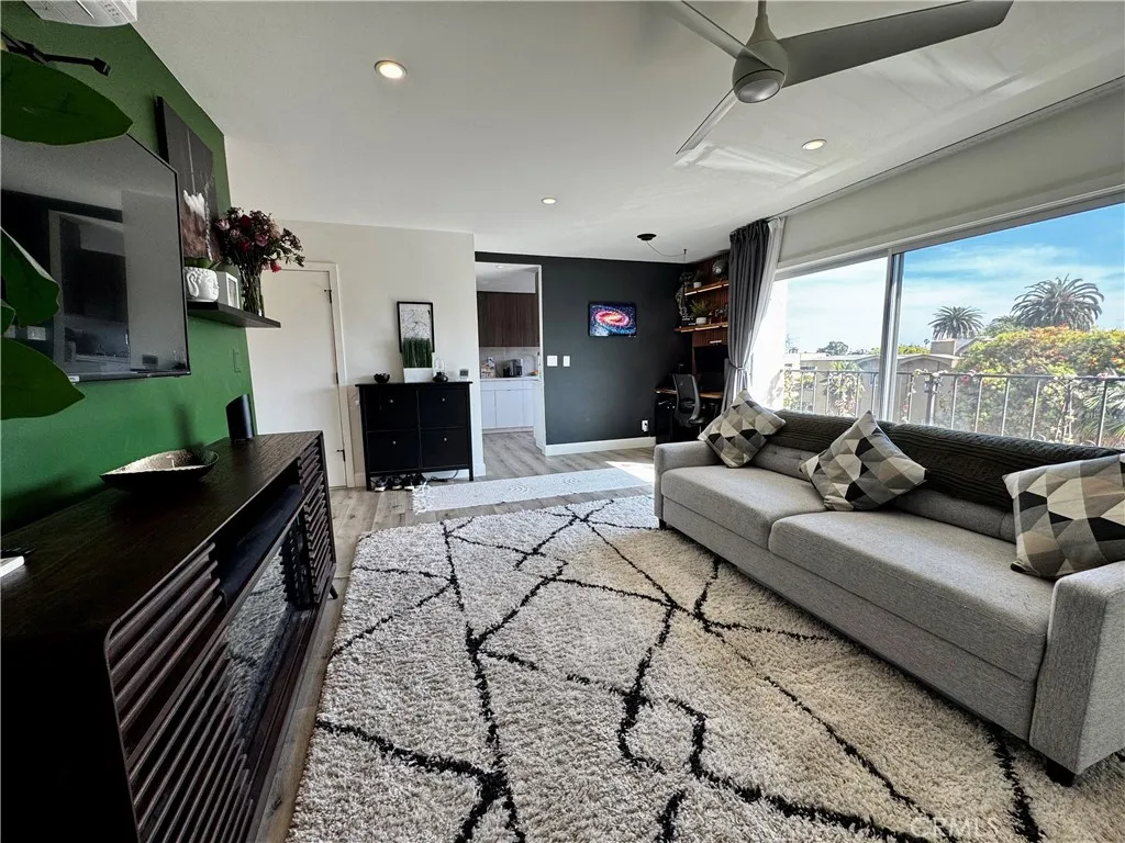 191 Kennebec 403, Long Beach, California 90803 home-pic-1
