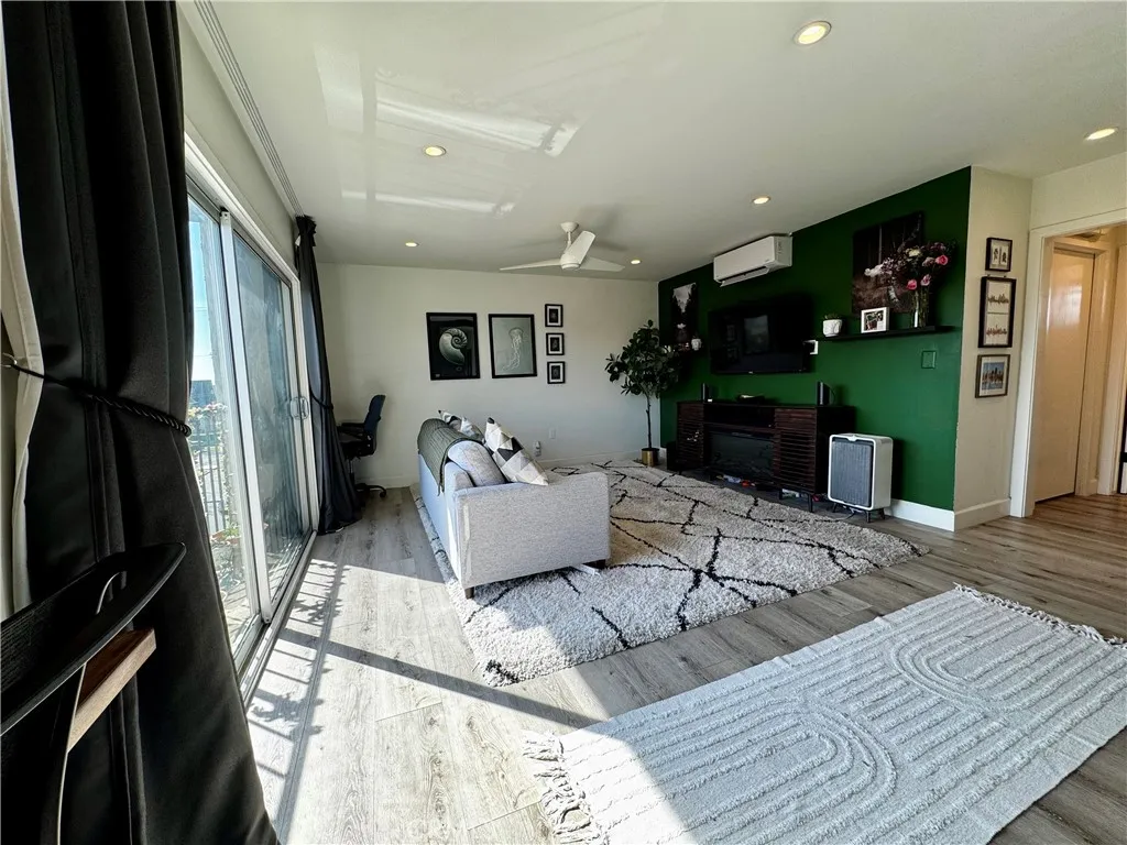 191 Kennebec 403, Long Beach, California 90803 home-pic-3