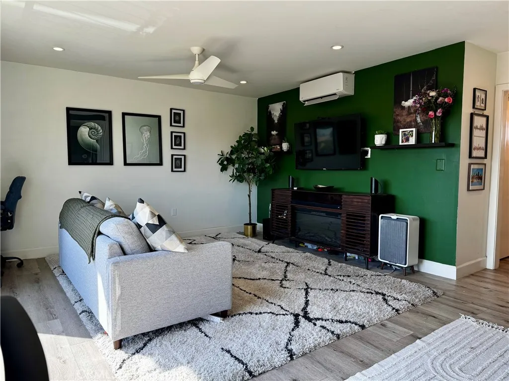 191 Kennebec 403, Long Beach, California 90803 home-pic-4