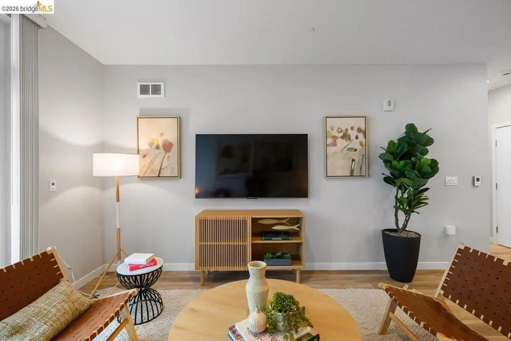 260 260 Brooklyn Basin Way 443, Oakland, California 94606 home-pic-4