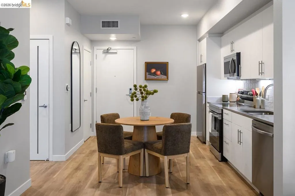 260 260 Brooklyn Basin Way 443, Oakland, California 94606 home-pic-6