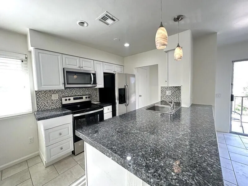 72714 Willow Street 4, Palm Desert, California 92260 home-pic-1