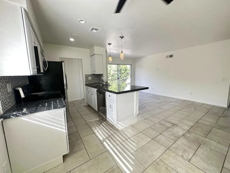 72714 Willow Street 4, Palm Desert, California 92260 home-pic-2