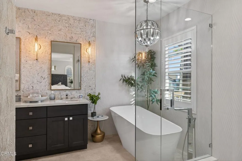 Primary suite bathroom