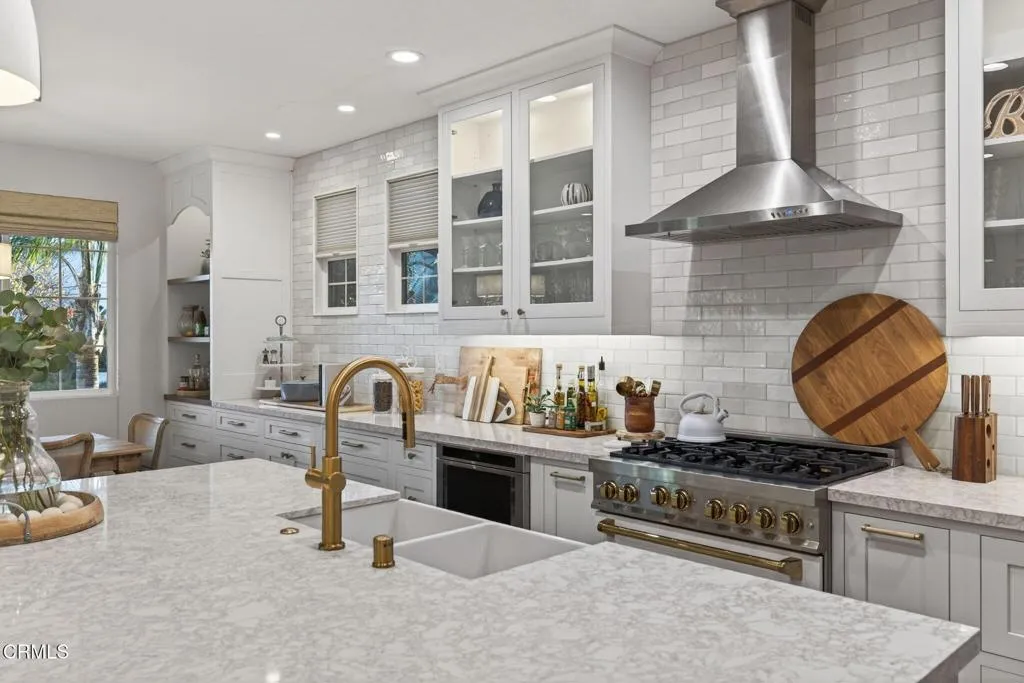 Gourmet kitchen