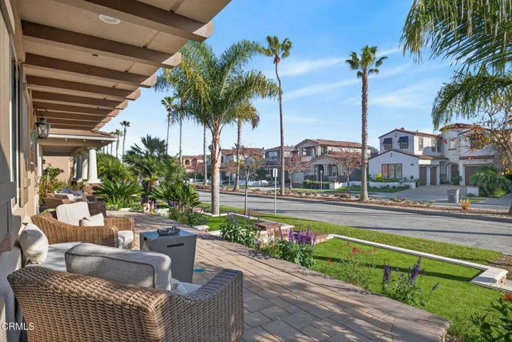 Harbour Island deck view toward street