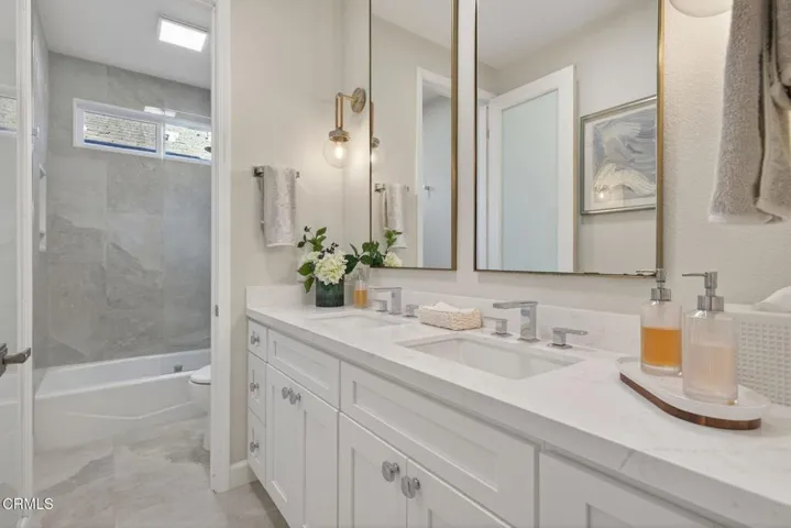 Upstairs hall bath