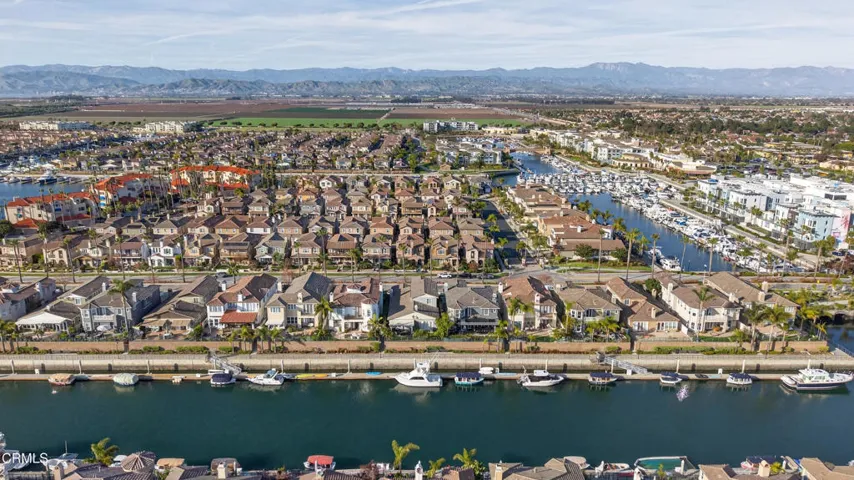 Harbour Island Lane and Topa Topas