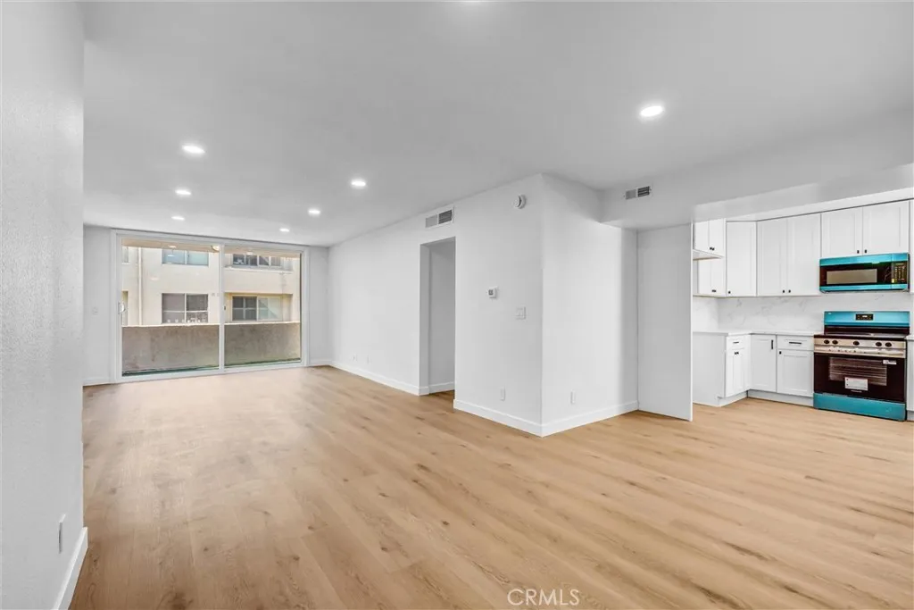 5429 Newcastle, Encino, California 91316 home-pic-4