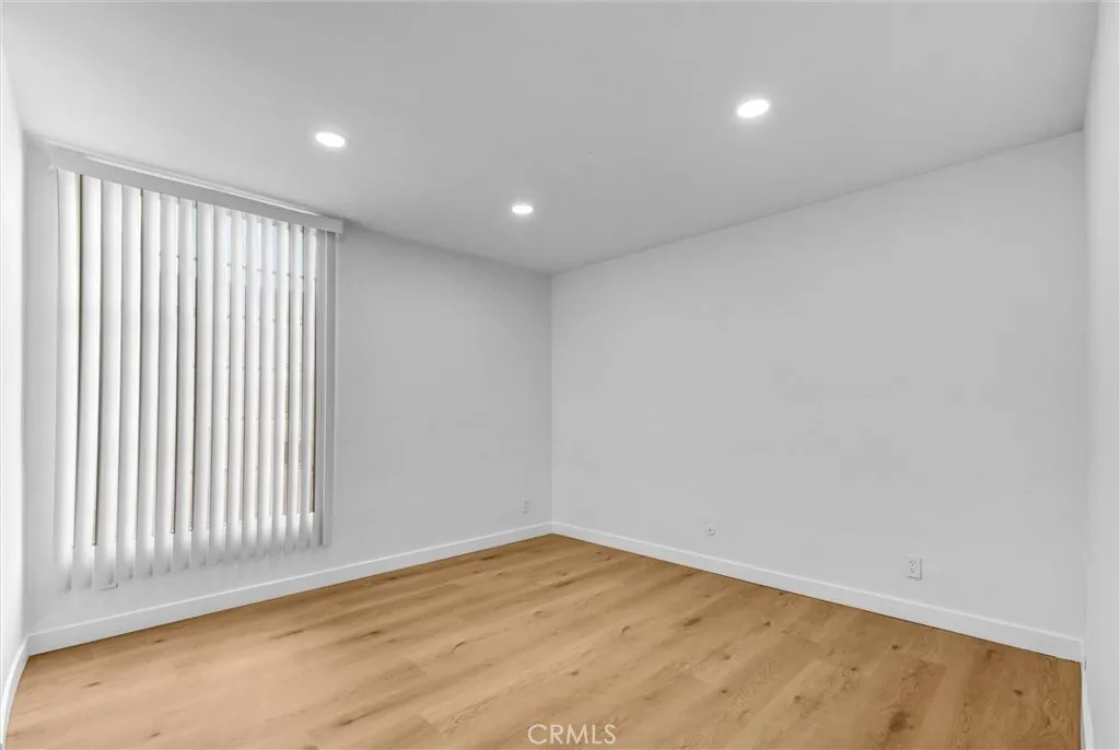 5429 Newcastle, Encino, California 91316 home-pic-17