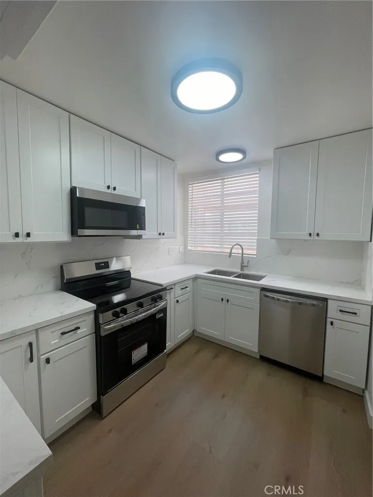 5429 Newcastle, Encino, California 91316 home-pic-10
