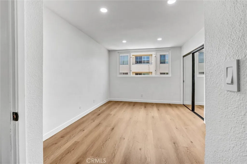 5429 Newcastle, Encino, California 91316 home-pic-7
