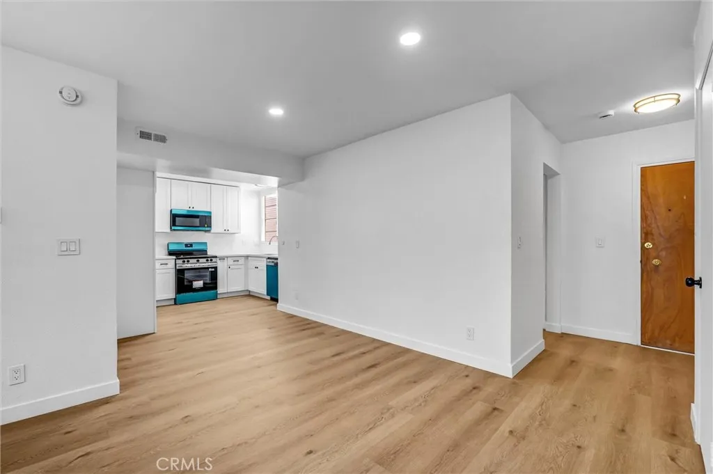 5429 Newcastle, Encino, California 91316 home-pic-11