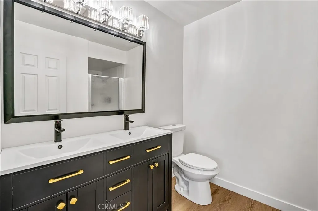 5429 Newcastle, Encino, California 91316 home-pic-19