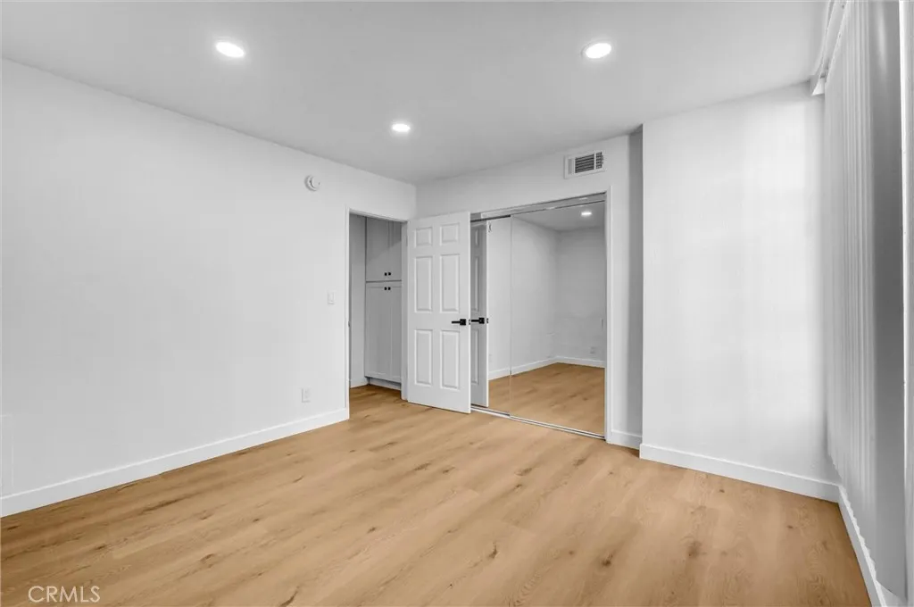 5429 Newcastle, Encino, California 91316 home-pic-18
