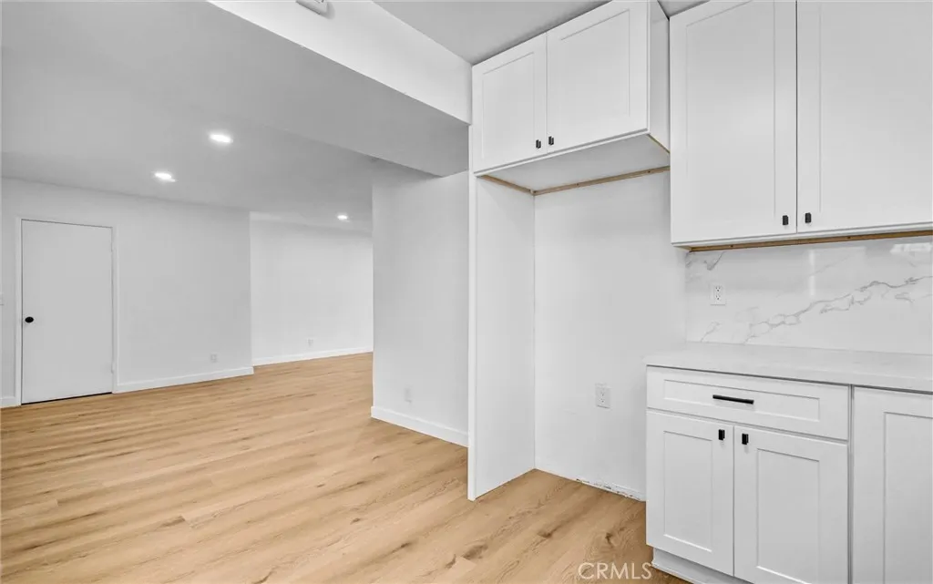 5429 Newcastle, Encino, California 91316 home-pic-8