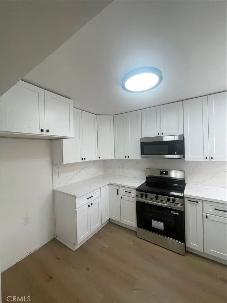5429 Newcastle, Encino, California 91316 home-pic-14