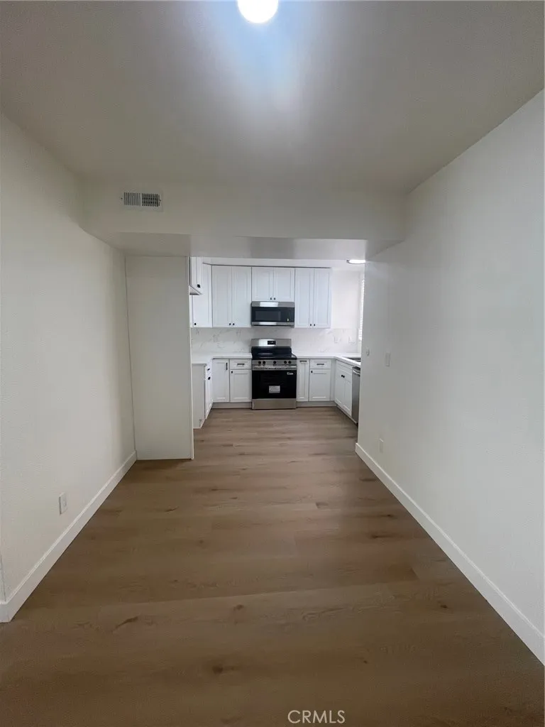 5429 Newcastle, Encino, California 91316 home-pic-13