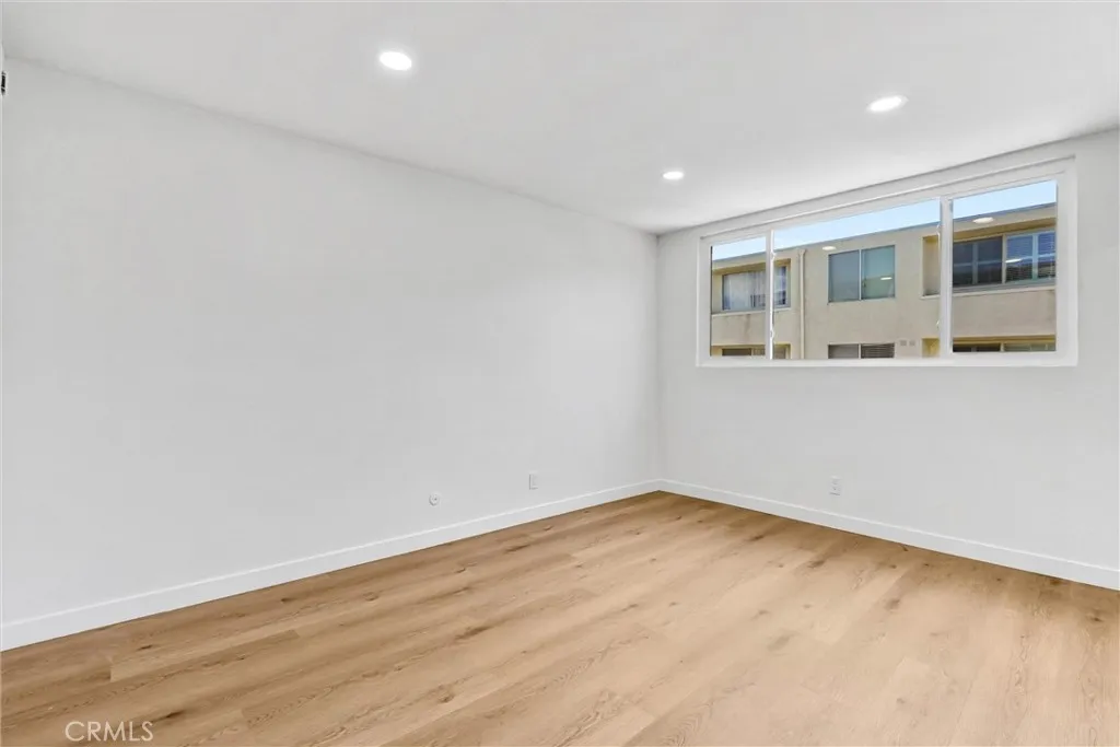 5429 Newcastle, Encino, California 91316 home-pic-16
