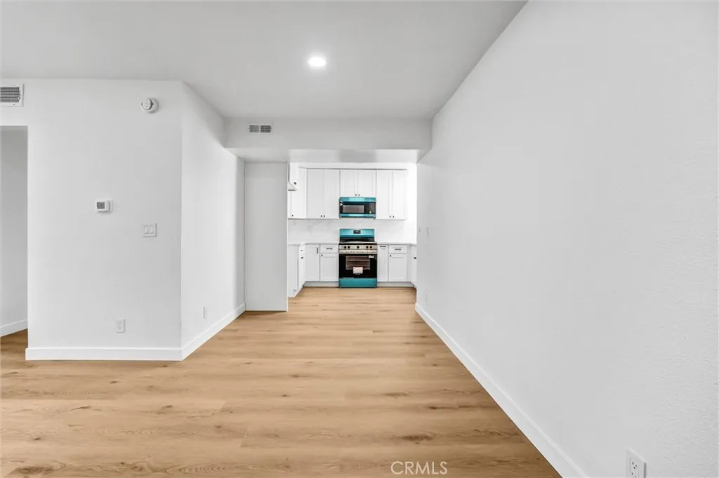 5429 Newcastle, Encino, California 91316 home-pic-12