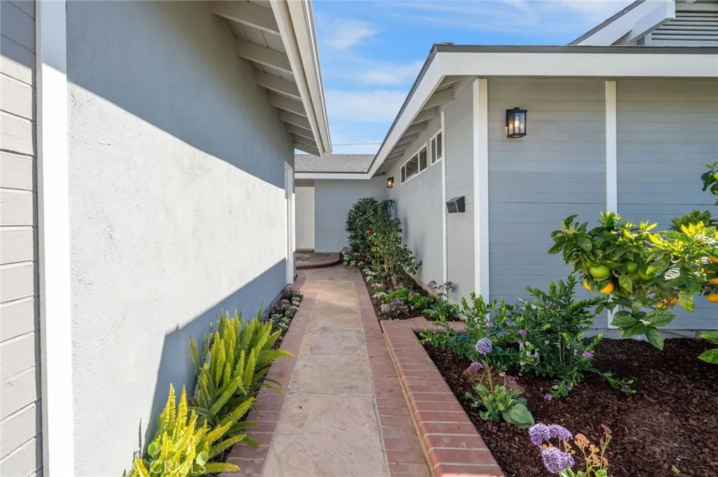 22102 Surfrider Lane, Huntington Beach, California 92646 home-pic-3