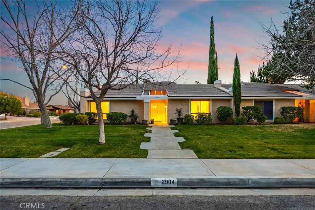 2904 W J4 Avenue, Lancaster, California 93536 home-pic-1