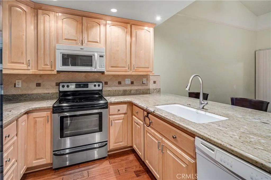 2904 W J4 Avenue, Lancaster, California 93536 home-pic-12