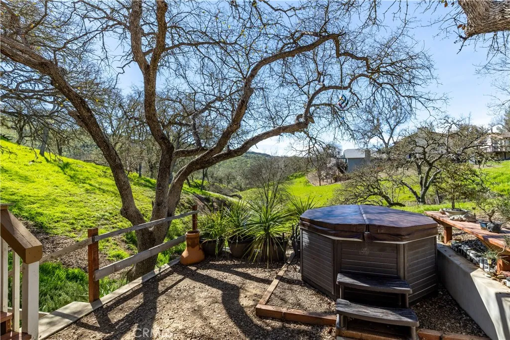 Enjoy the beautiful open space and star gazing from the hot tub.
