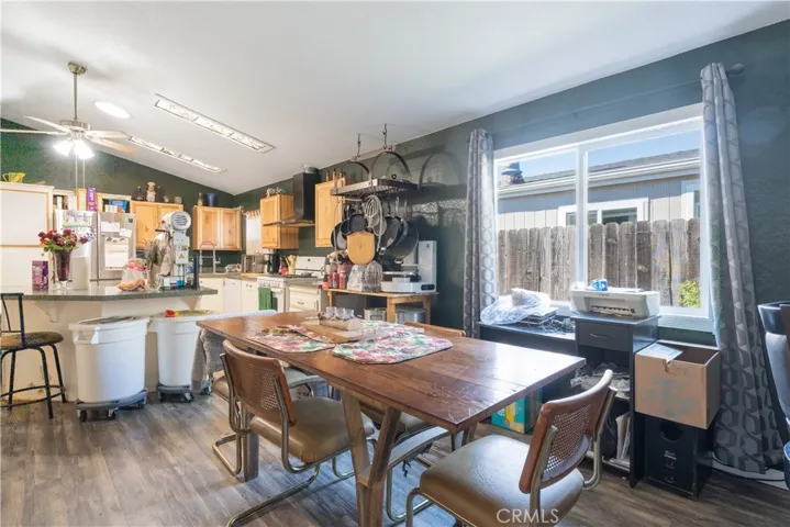 dining room to kitchem