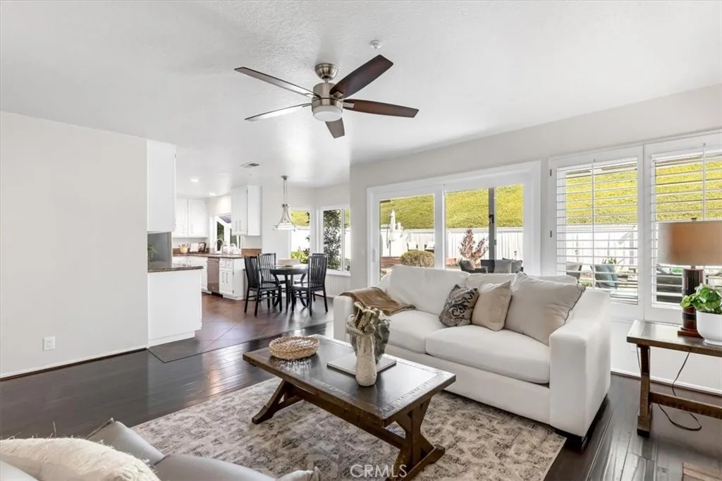 2144 Camino Laurel, San Clemente, California 92673 home-pic-19