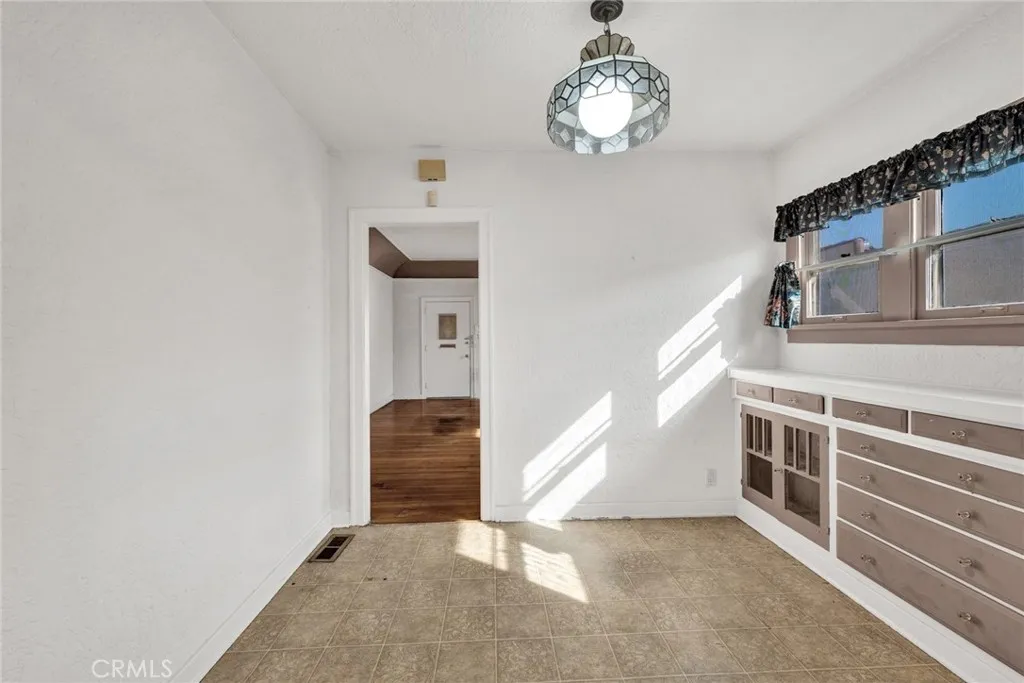 637 E Fairmount Road, Burbank, California 91501 home-pic-15