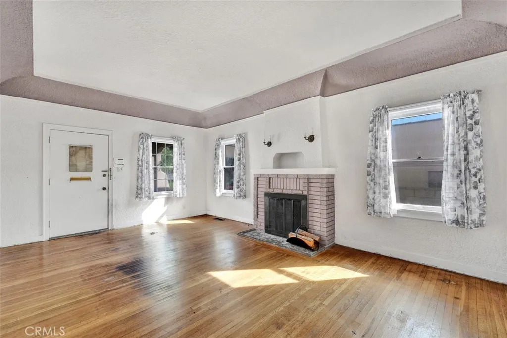 637 E Fairmount Road, Burbank, California 91501 home-pic-8