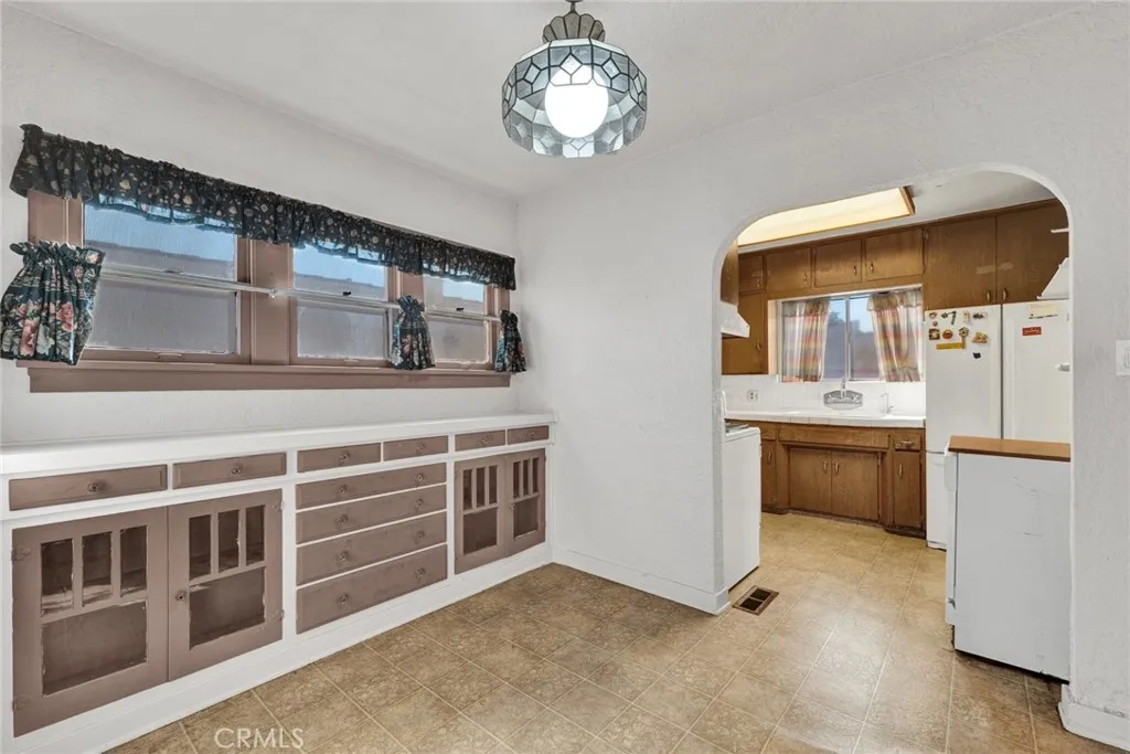 637 E Fairmount Road, Burbank, California 91501 home-pic-16