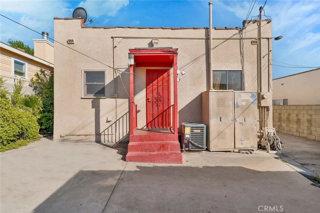 637 E Fairmount Road, Burbank, California 91501 home-pic-22