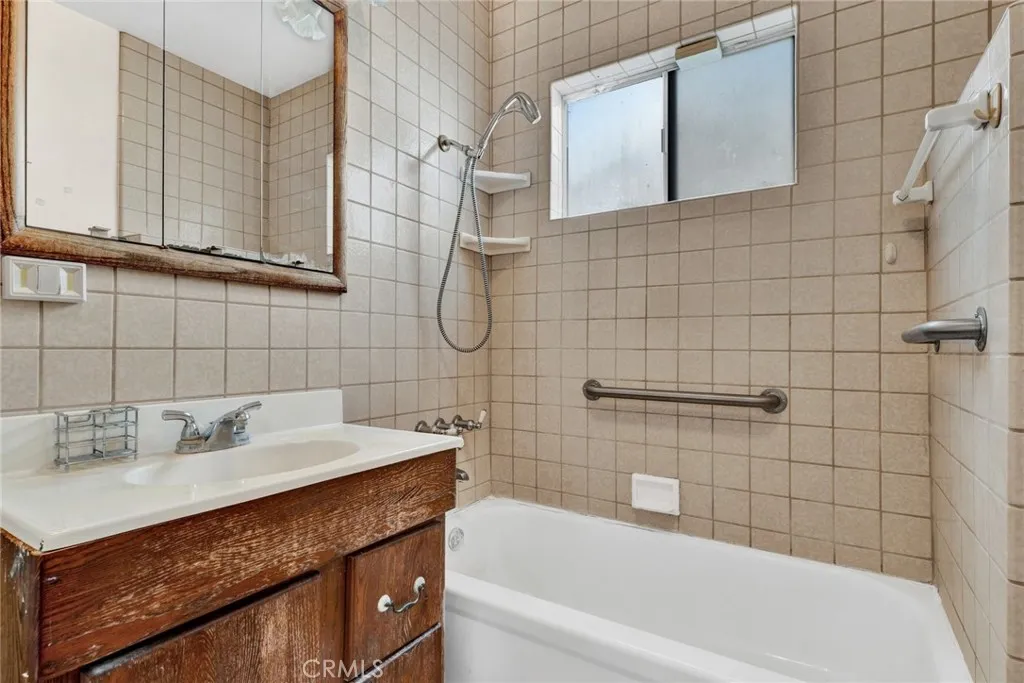 637 E Fairmount Road, Burbank, California 91501 home-pic-10