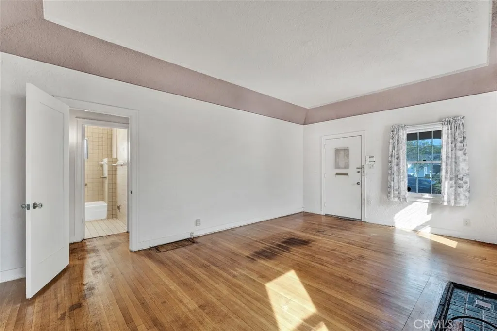 637 E Fairmount Road, Burbank, California 91501 home-pic-9