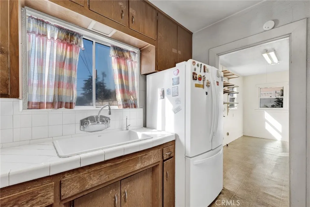 637 E Fairmount Road, Burbank, California 91501 home-pic-19
