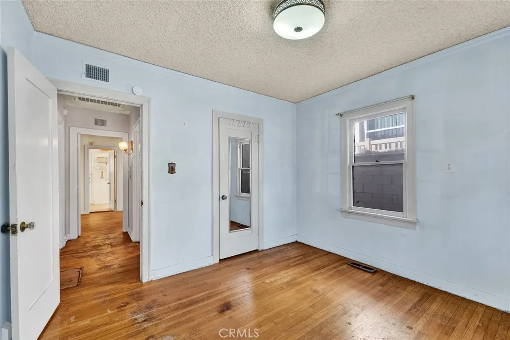 637 E Fairmount Road, Burbank, California 91501 home-pic-12