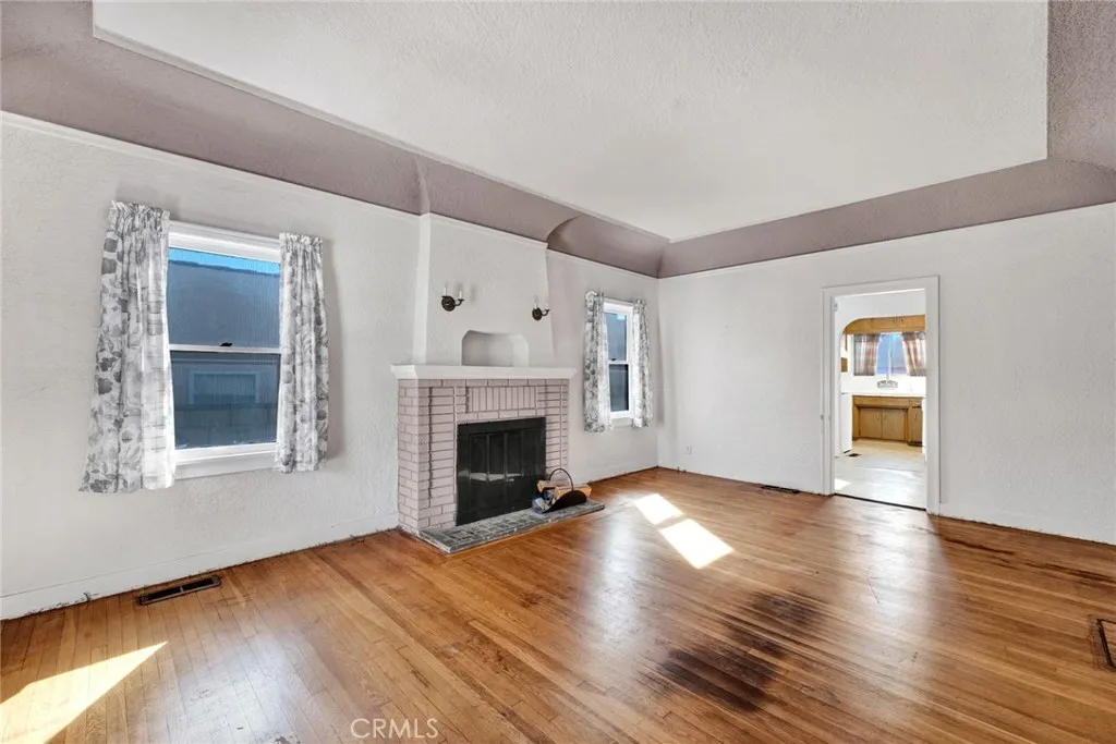637 E Fairmount Road, Burbank, California 91501 home-pic-2