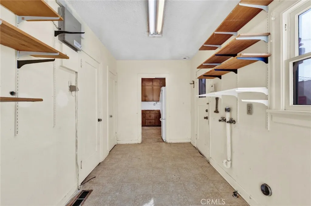 637 E Fairmount Road, Burbank, California 91501 home-pic-20