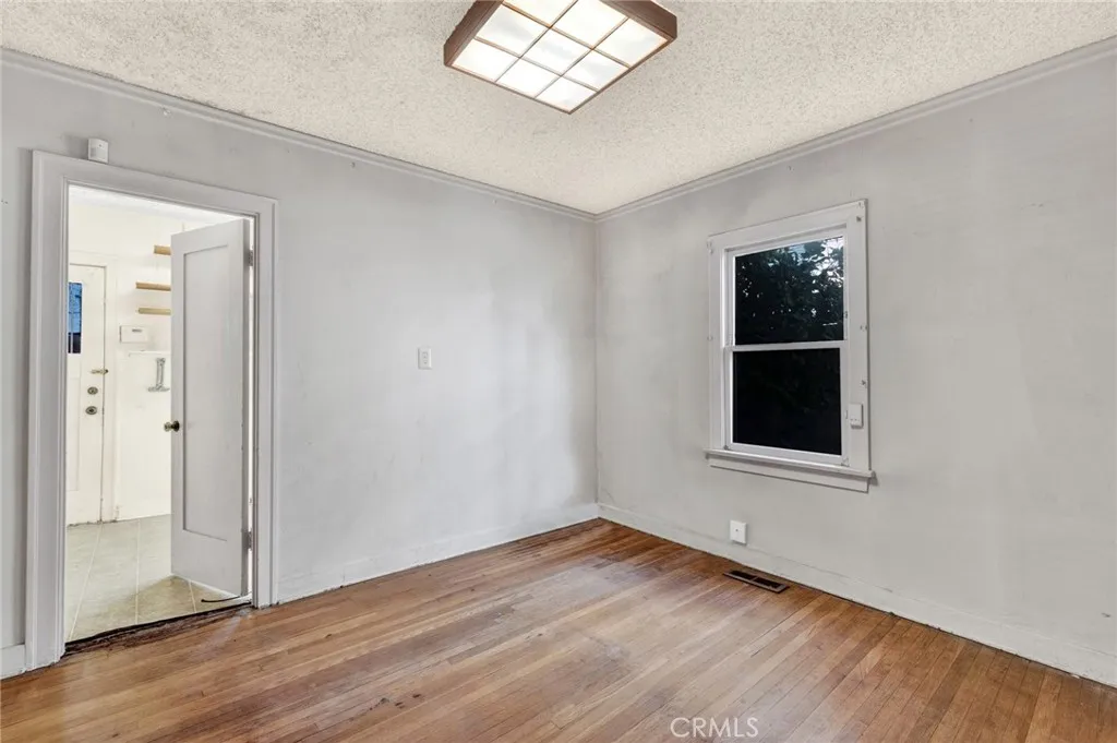 637 E Fairmount Road, Burbank, California 91501 home-pic-13