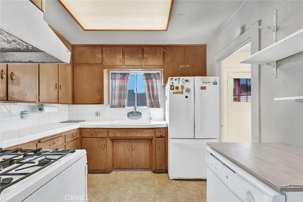 637 E Fairmount Road, Burbank, California 91501 home-pic-3