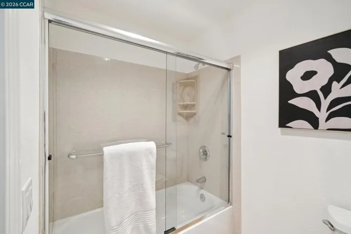 PRIVATE TUB/SHOWER & WATER CLOSET