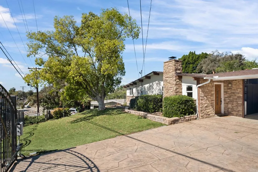 10274 Madrid Way, Spring Valley, California 91977 home-pic-16