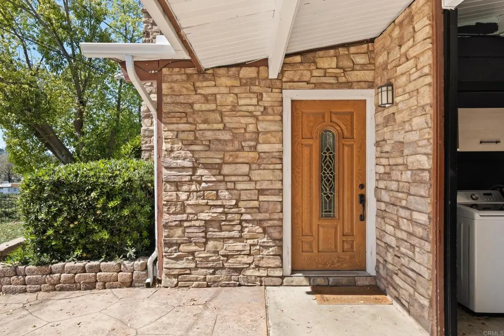 10274 Madrid Way, Spring Valley, California 91977 home-pic-17