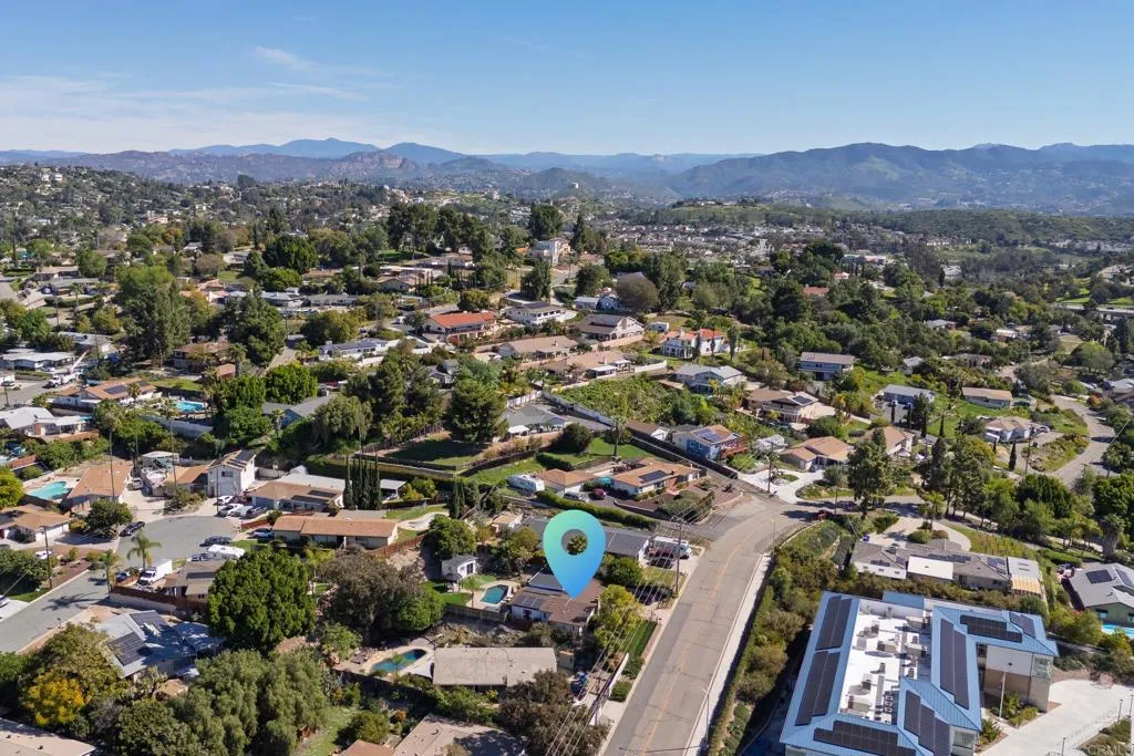 10274 Madrid Way, Spring Valley, California 91977 home-pic-12